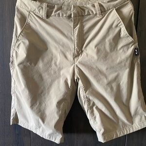 Oakley Men's Tan Shorts size 28